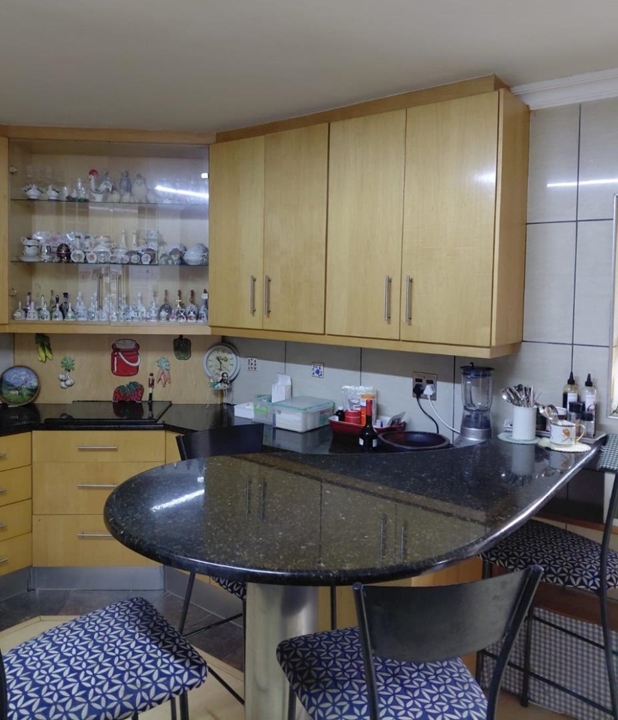 To Let 3 Bedroom Property for Rent in Loevenstein Western Cape